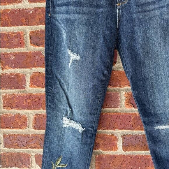Driftwood embroidered distressed jeans 30” - Picture 3 of 10